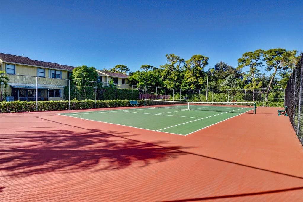5324 Tennis Ln