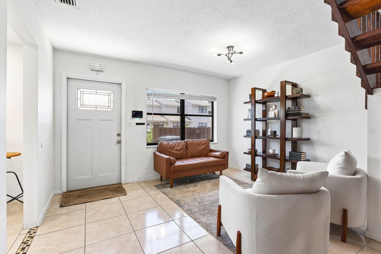 5324 Tennis Ln