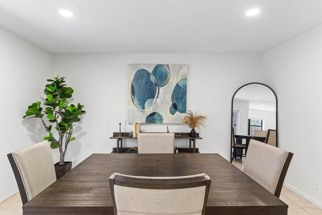5324 Tennis Ln