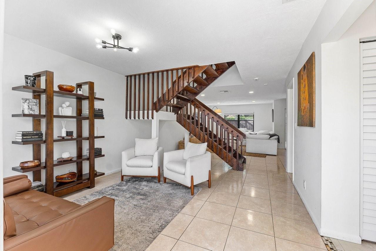 5324 Tennis Ln