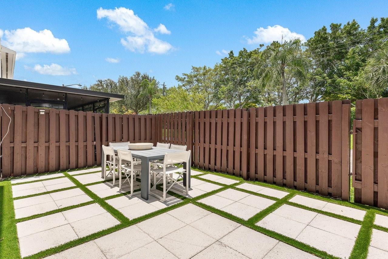 5324 Tennis Ln