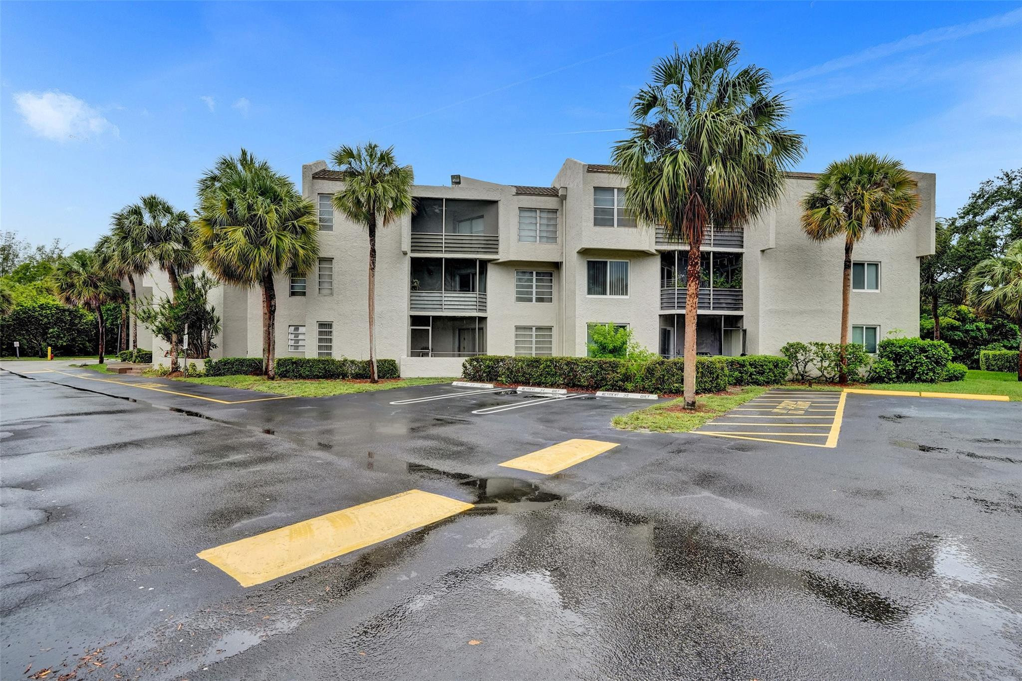 3100 Riverside Dr 109