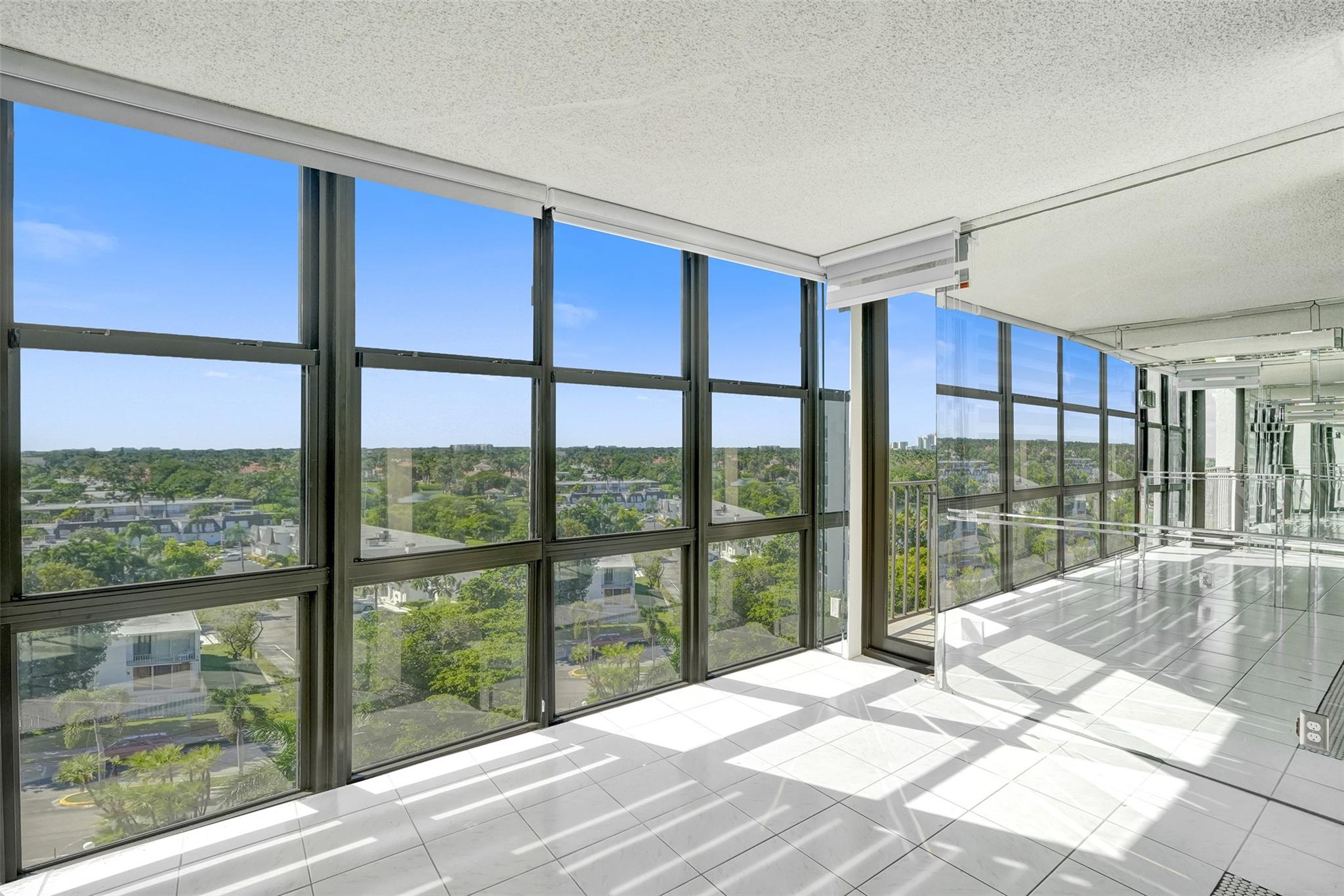 1000 Parkview Dr 905