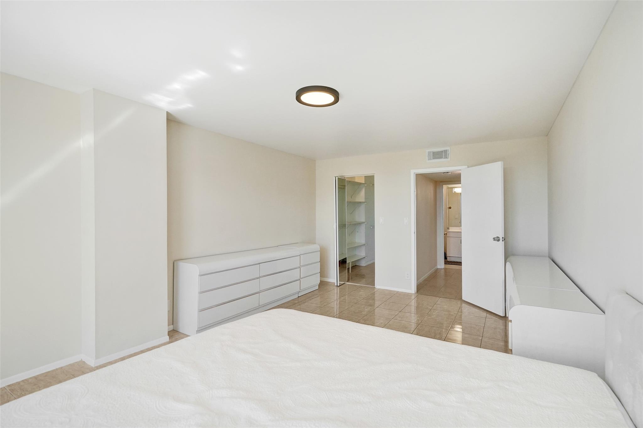 1000 Parkview Dr 905