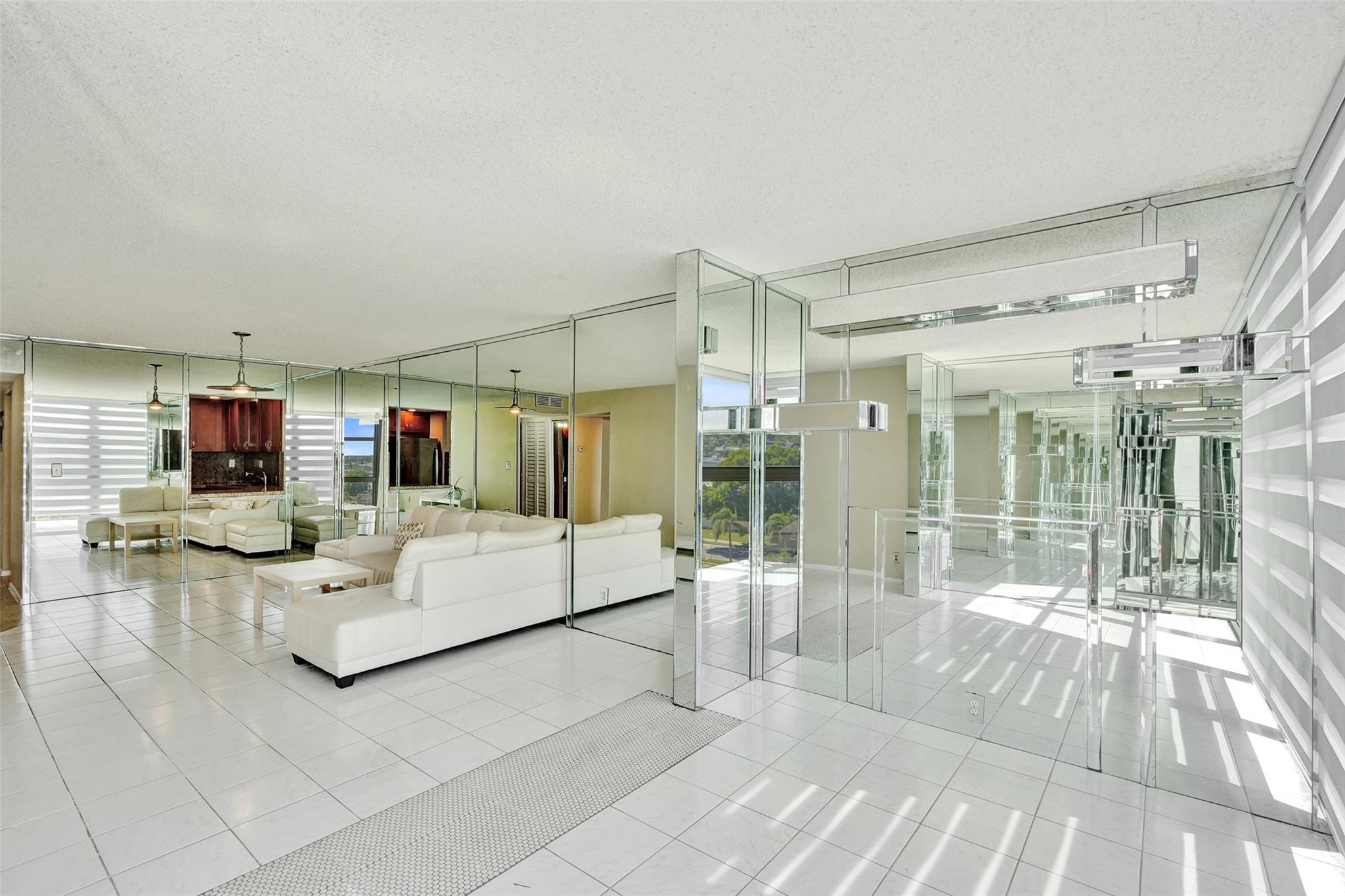 1000 Parkview Dr 905