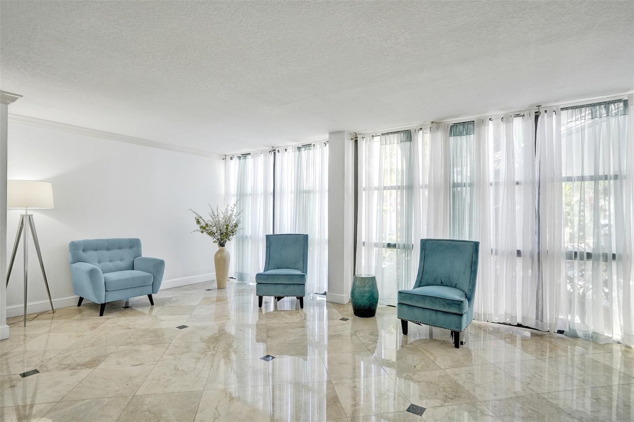 1000 Parkview Dr 905