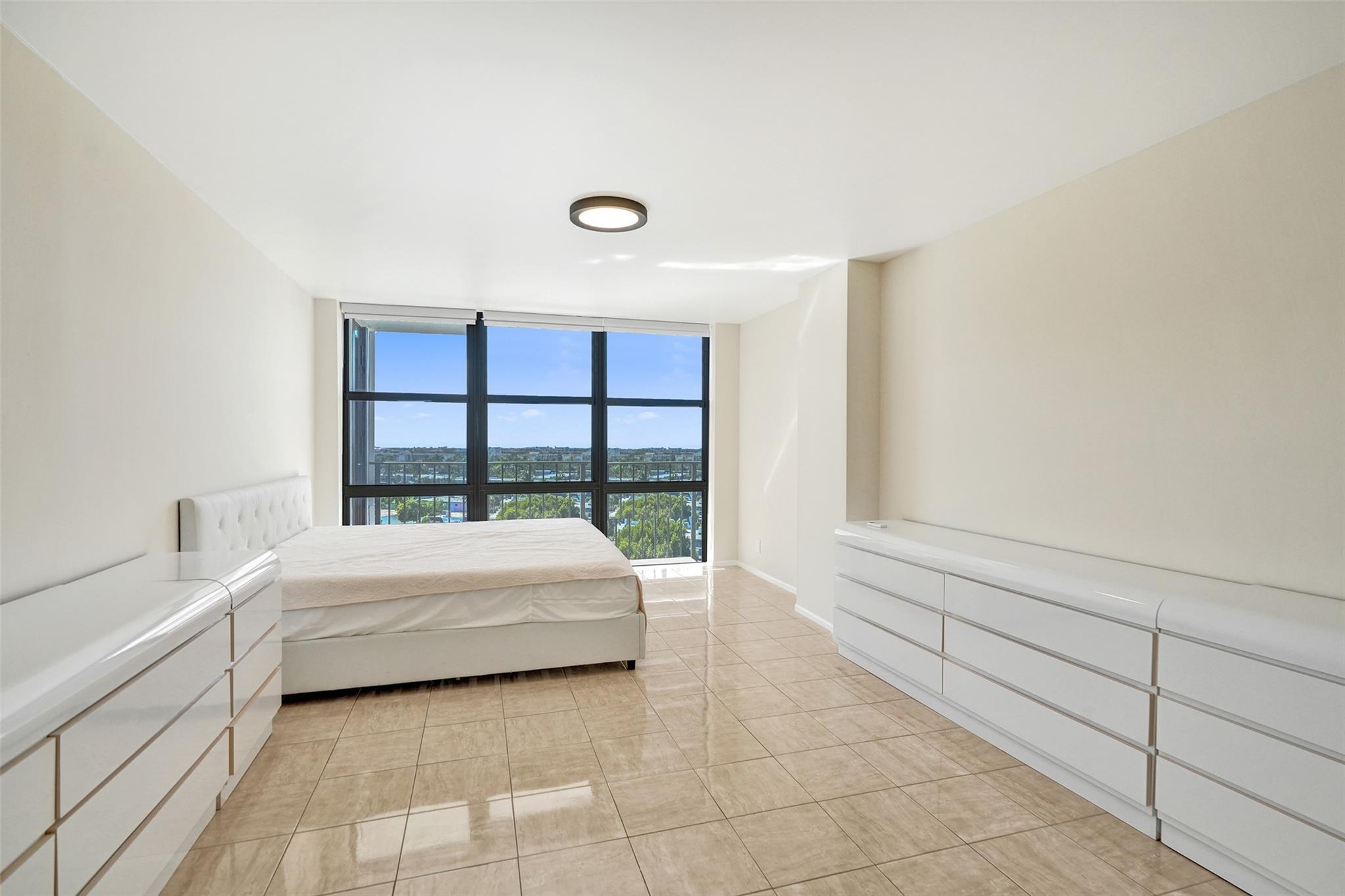 1000 Parkview Dr 905