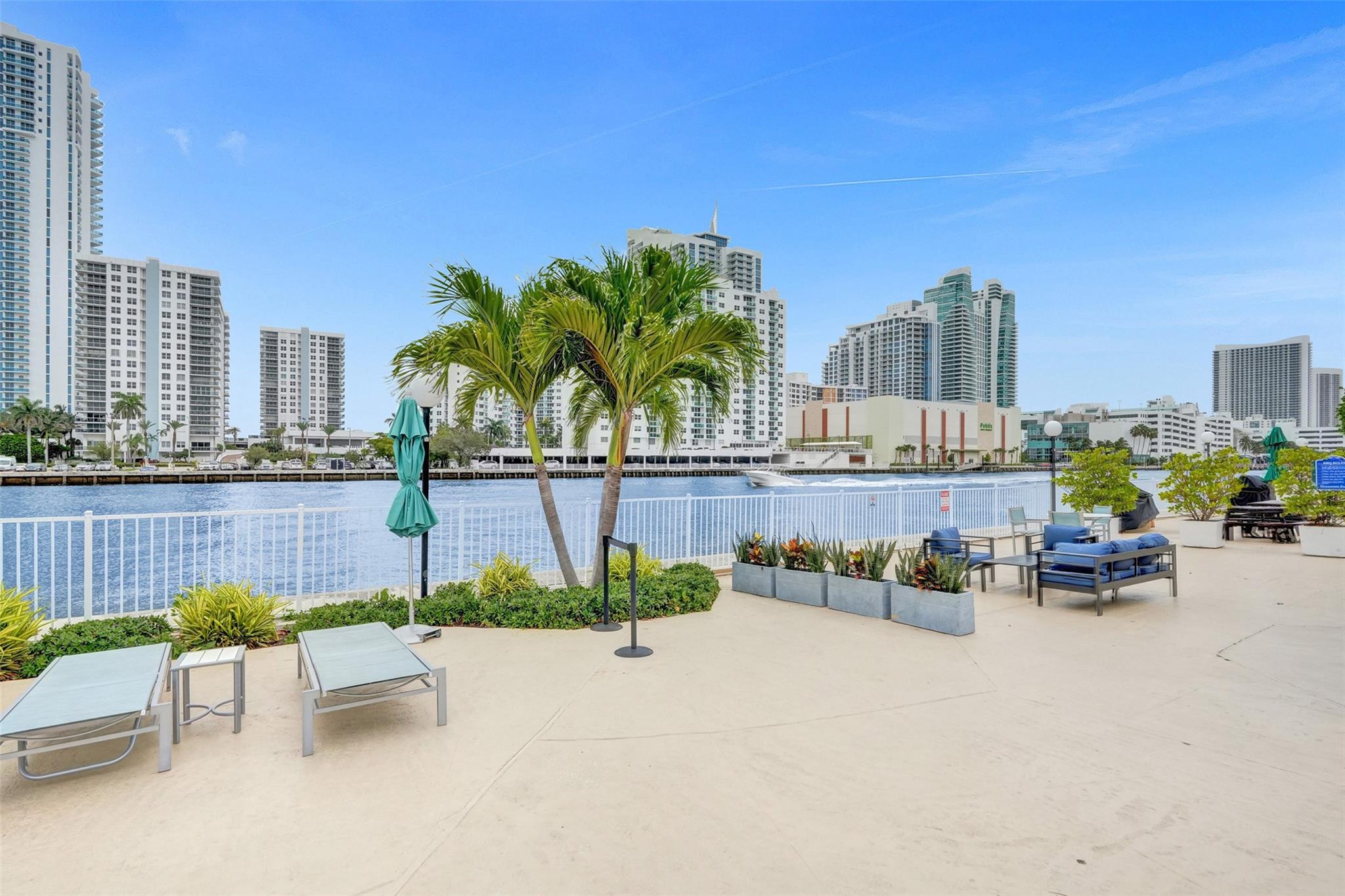 1000 Parkview Dr 905