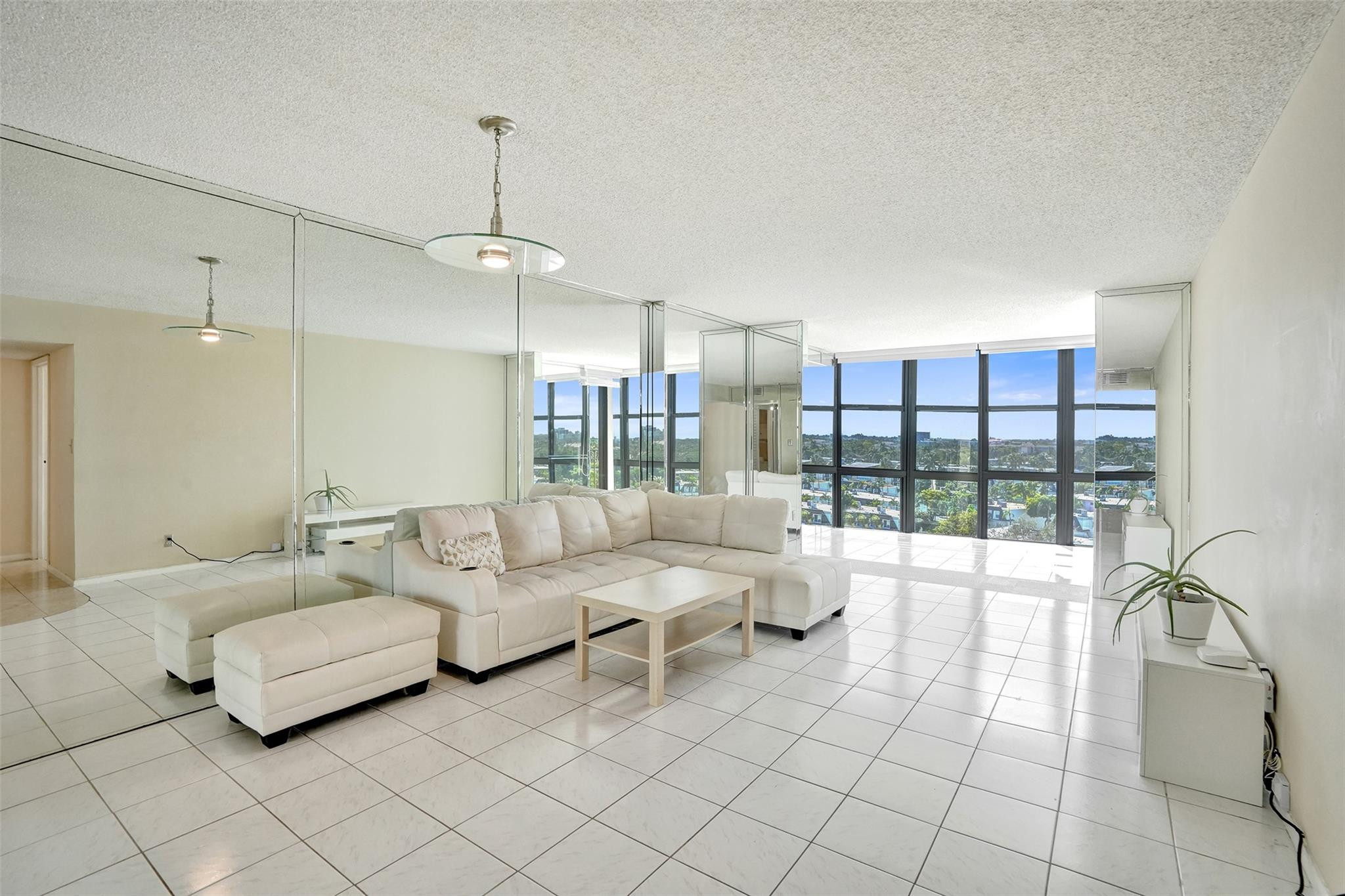 1000 Parkview Dr 905