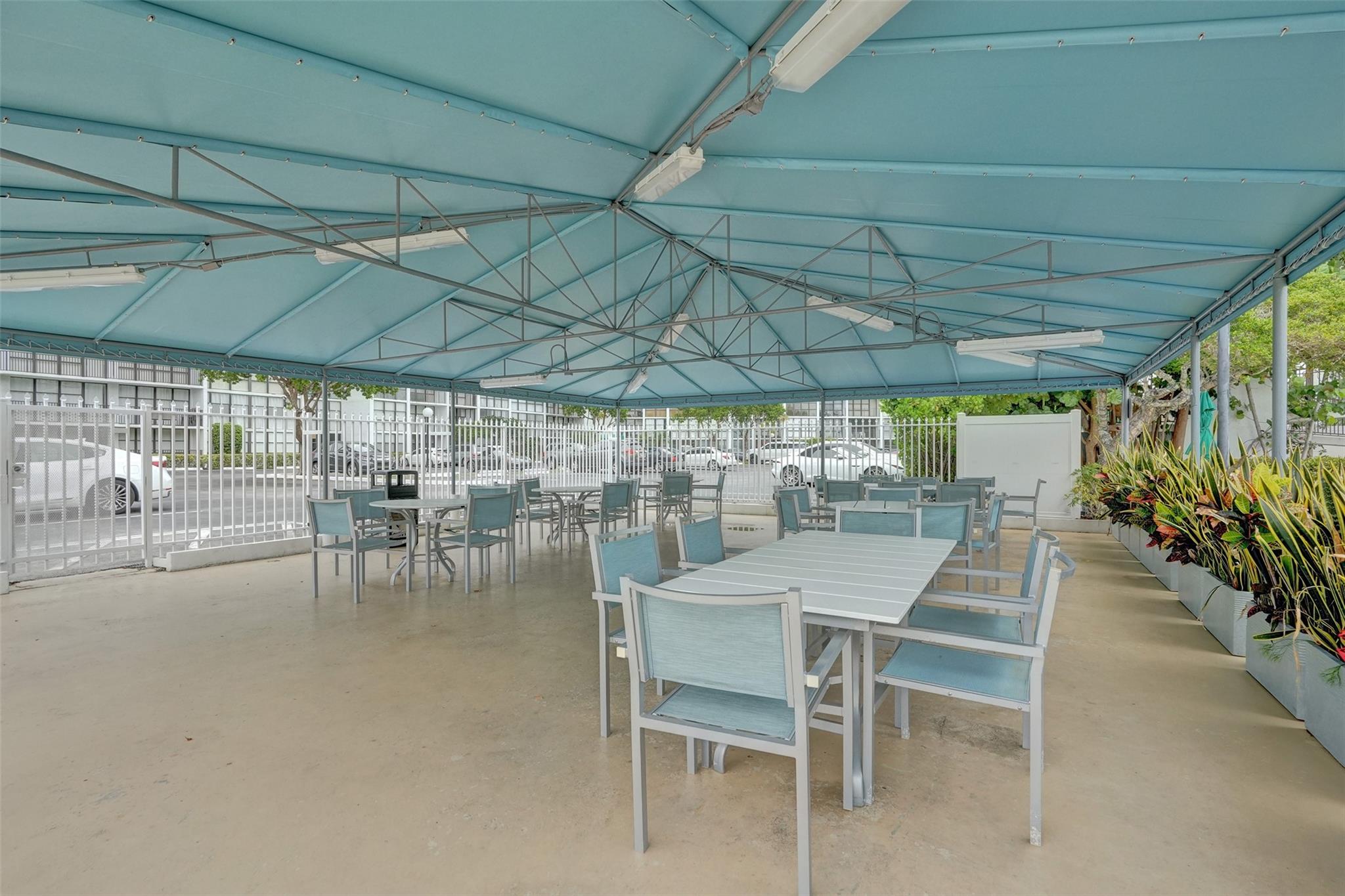 1000 Parkview Dr 905