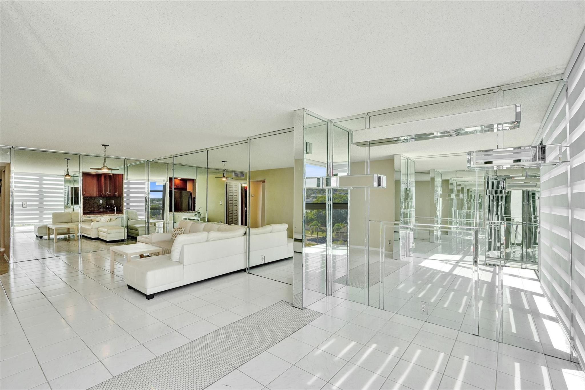 1000 Parkview Dr 905