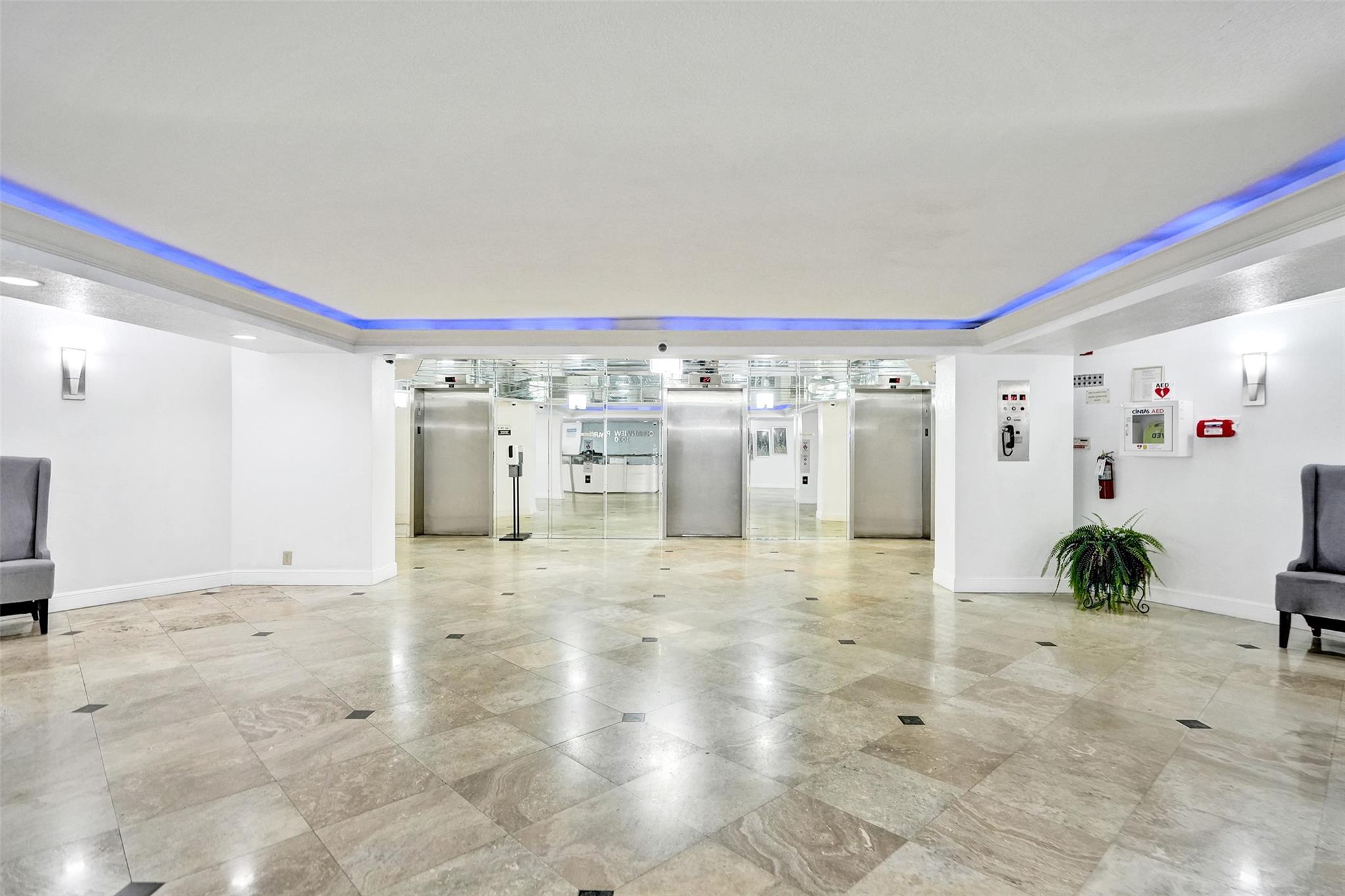 1000 Parkview Dr 905