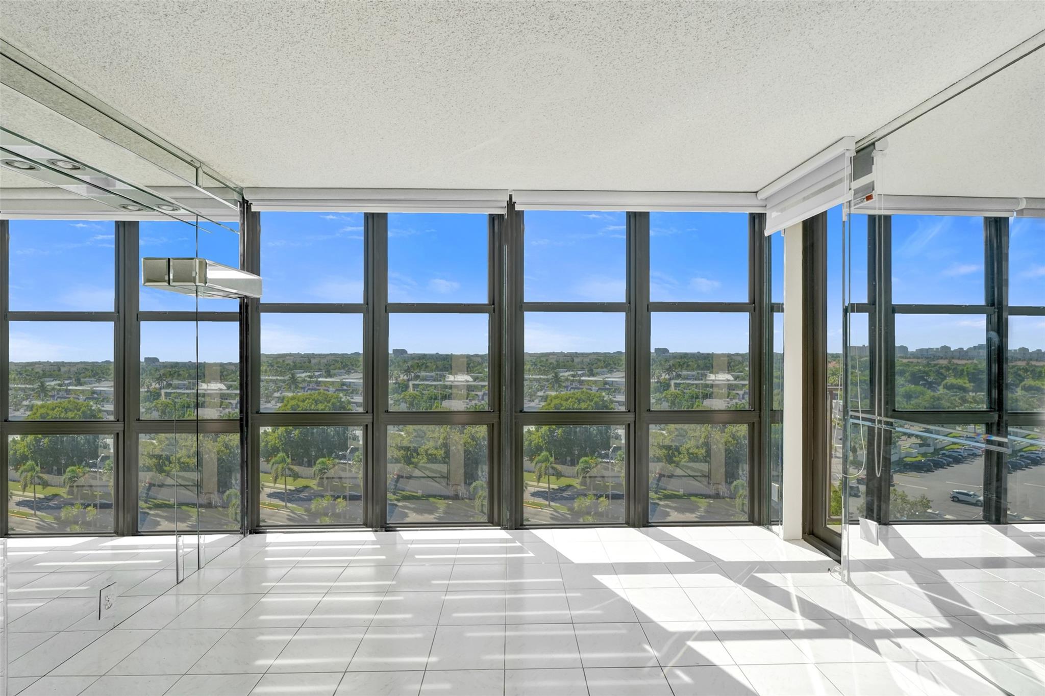 1000 Parkview Dr 905