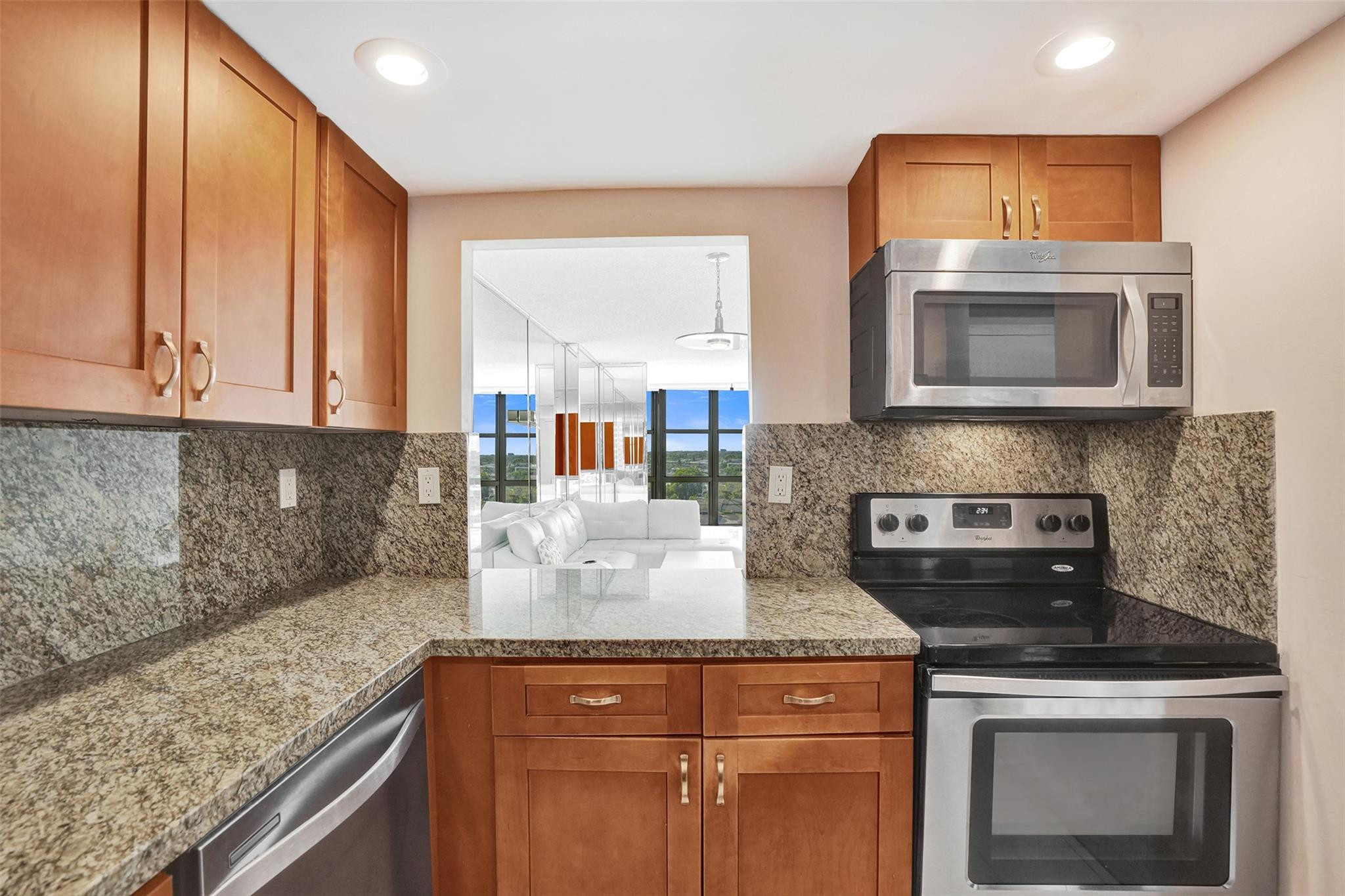 1000 Parkview Dr 905