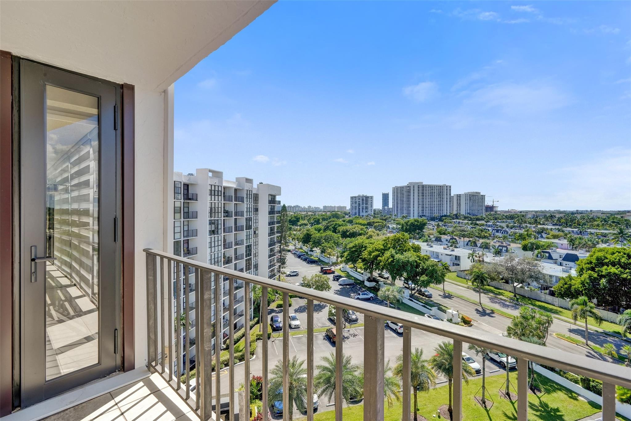 1000 Parkview Dr 905