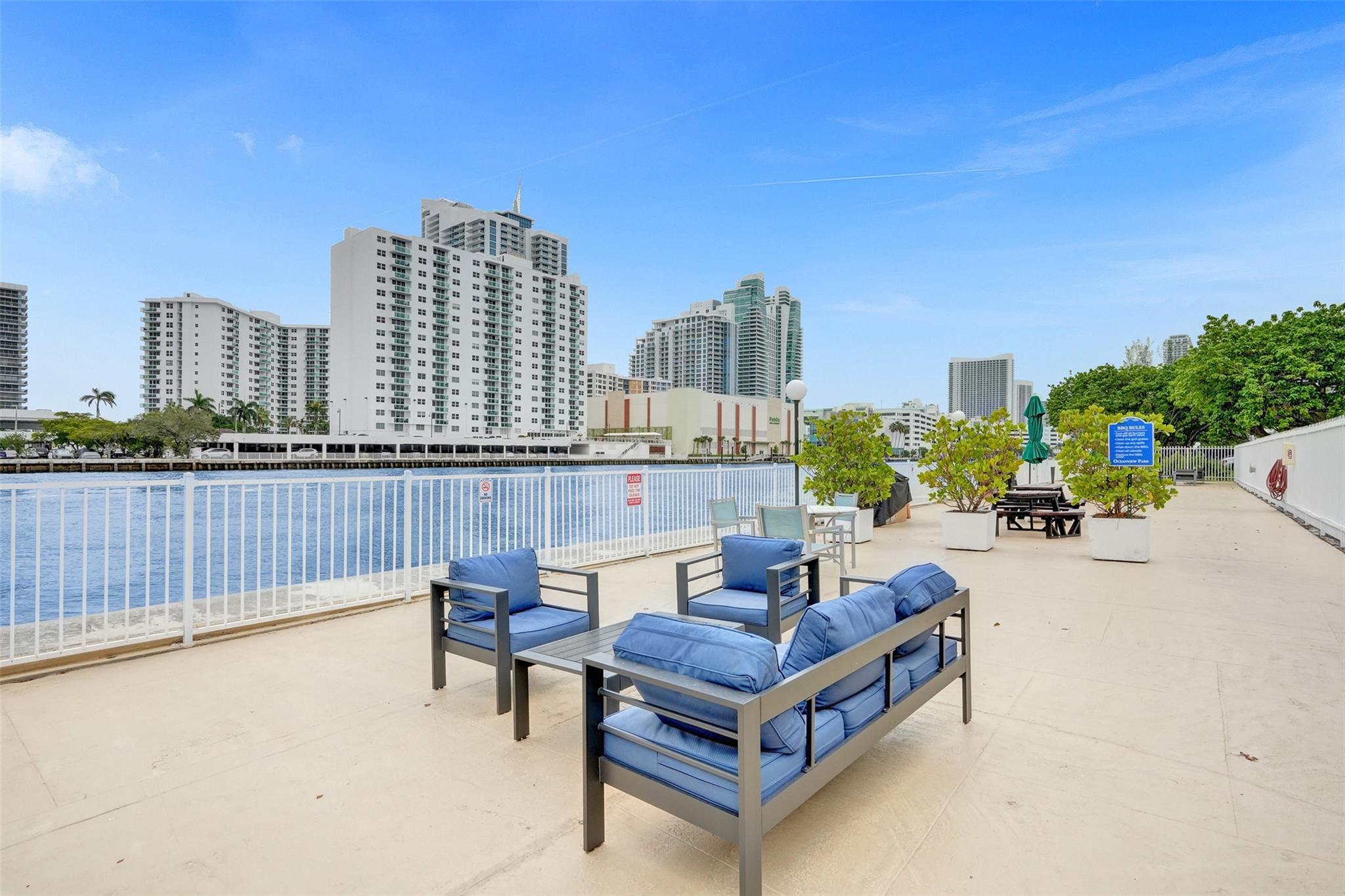 1000 Parkview Dr 905