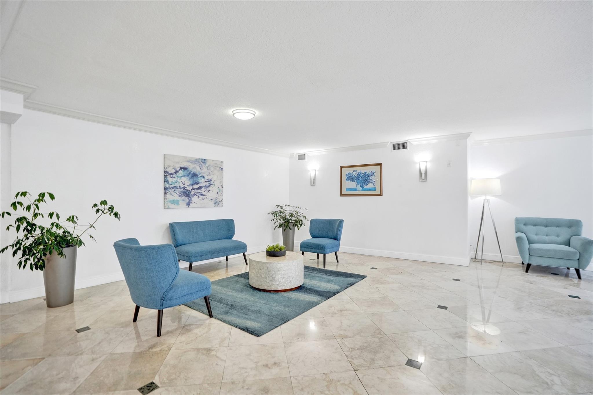 1000 Parkview Dr 905