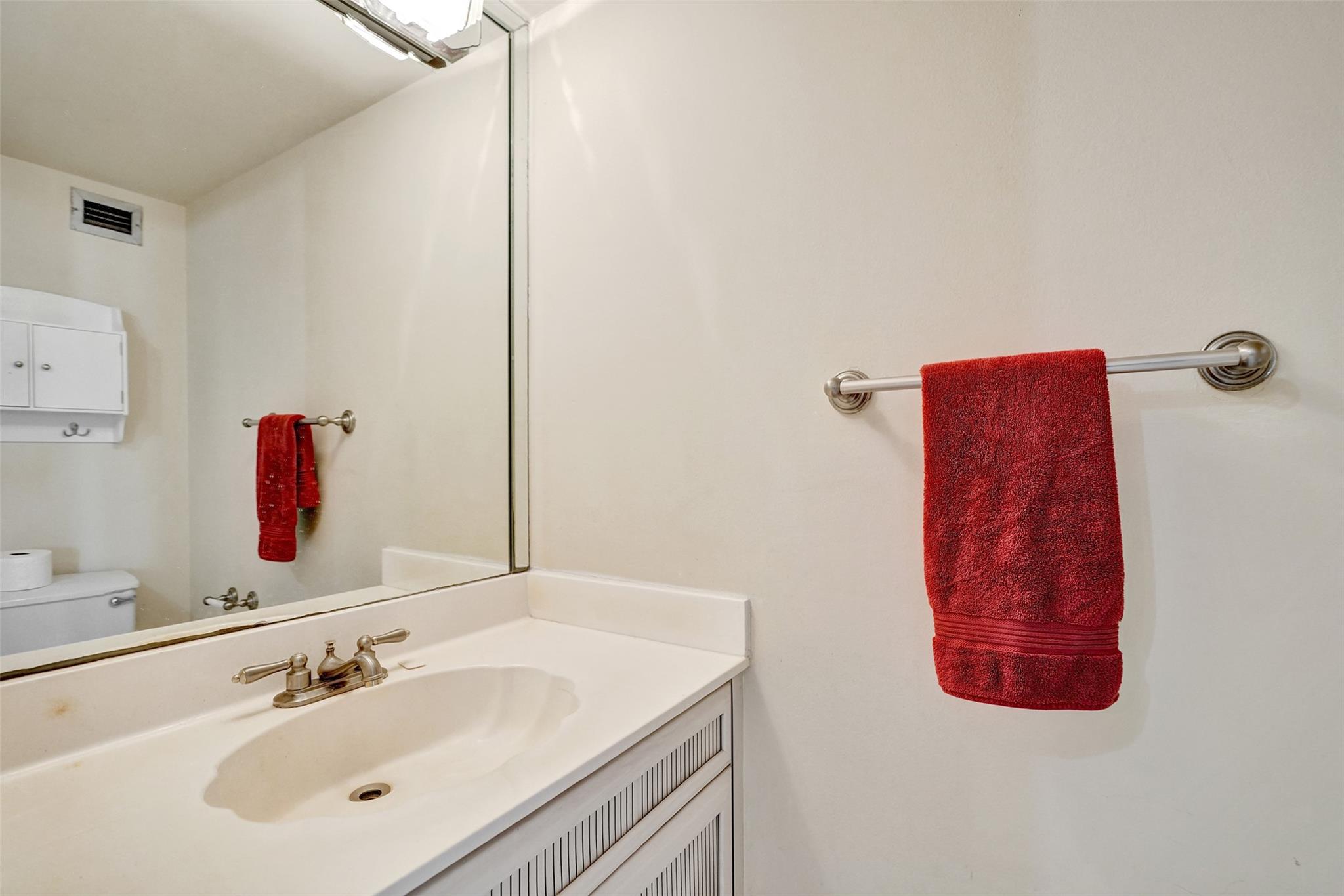 1000 Parkview Dr 905