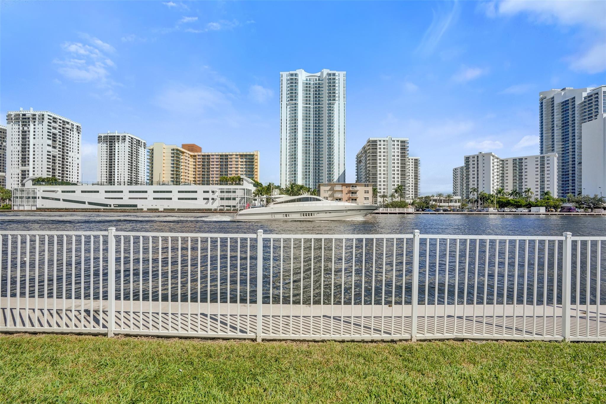 1000 Parkview Dr 905