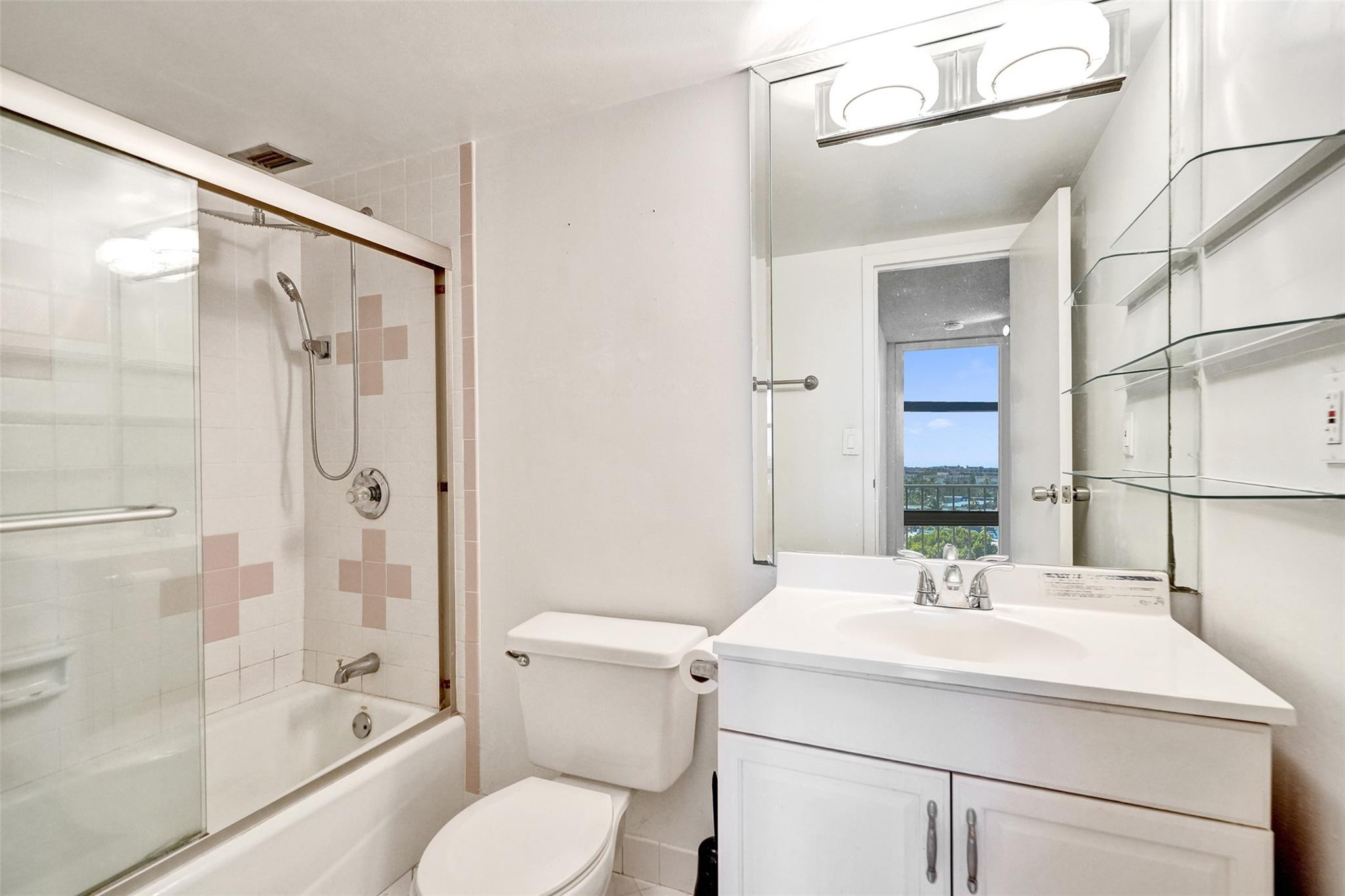 1000 Parkview Dr 905