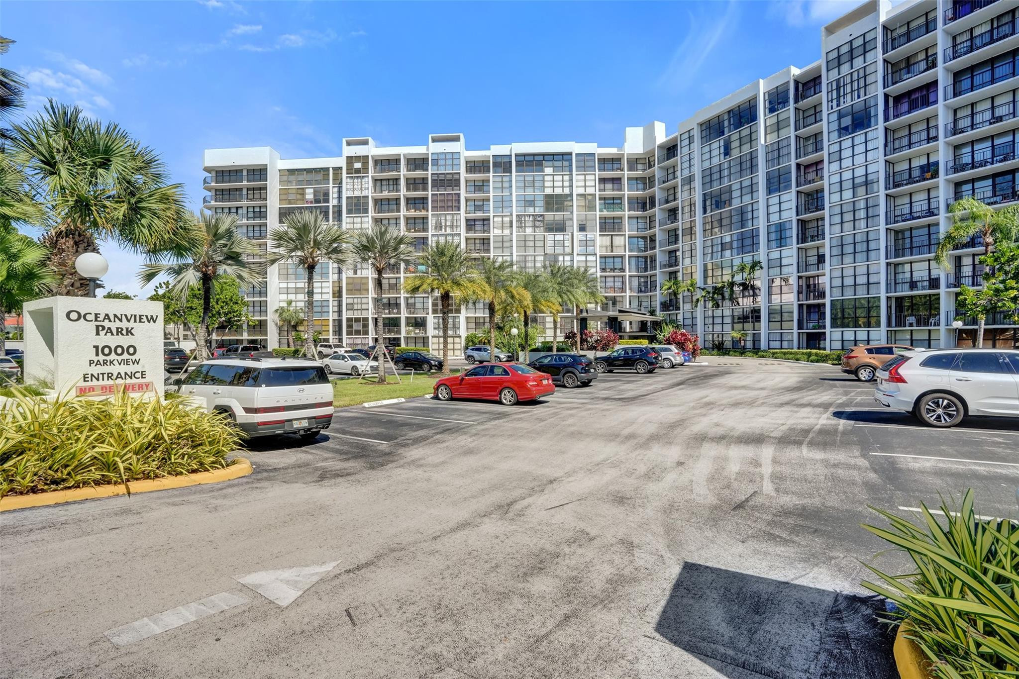 1000 Parkview Dr 905