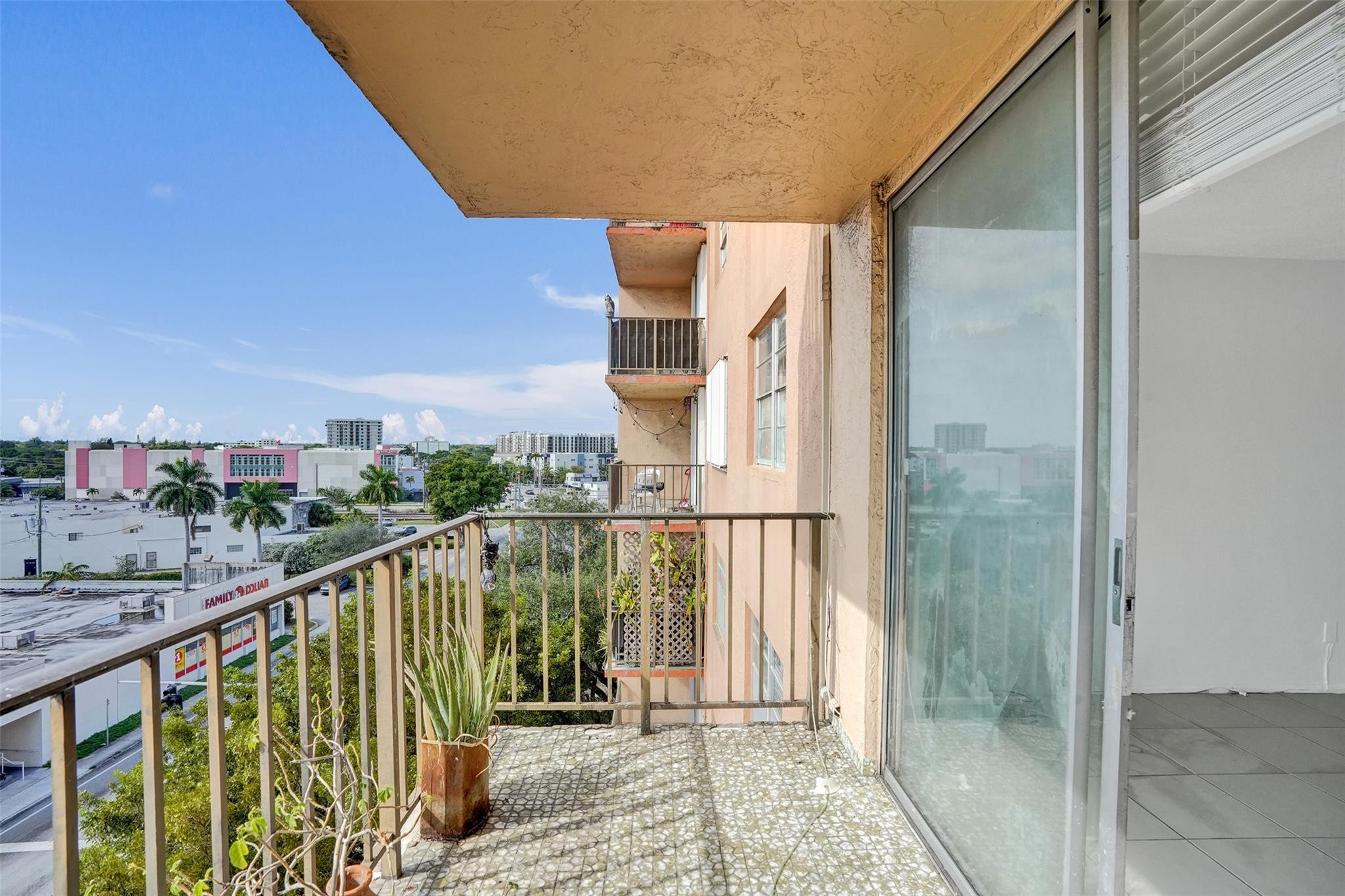 1465 NE 123rd St 714