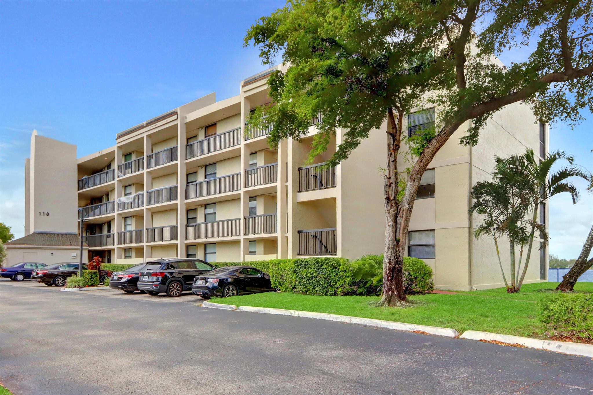 118 Lake Emerald Drive 209