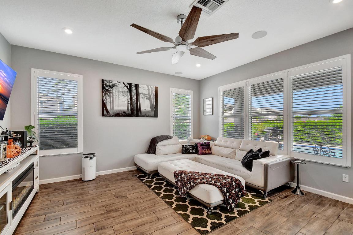 6631 Pointe Of Woods Drive