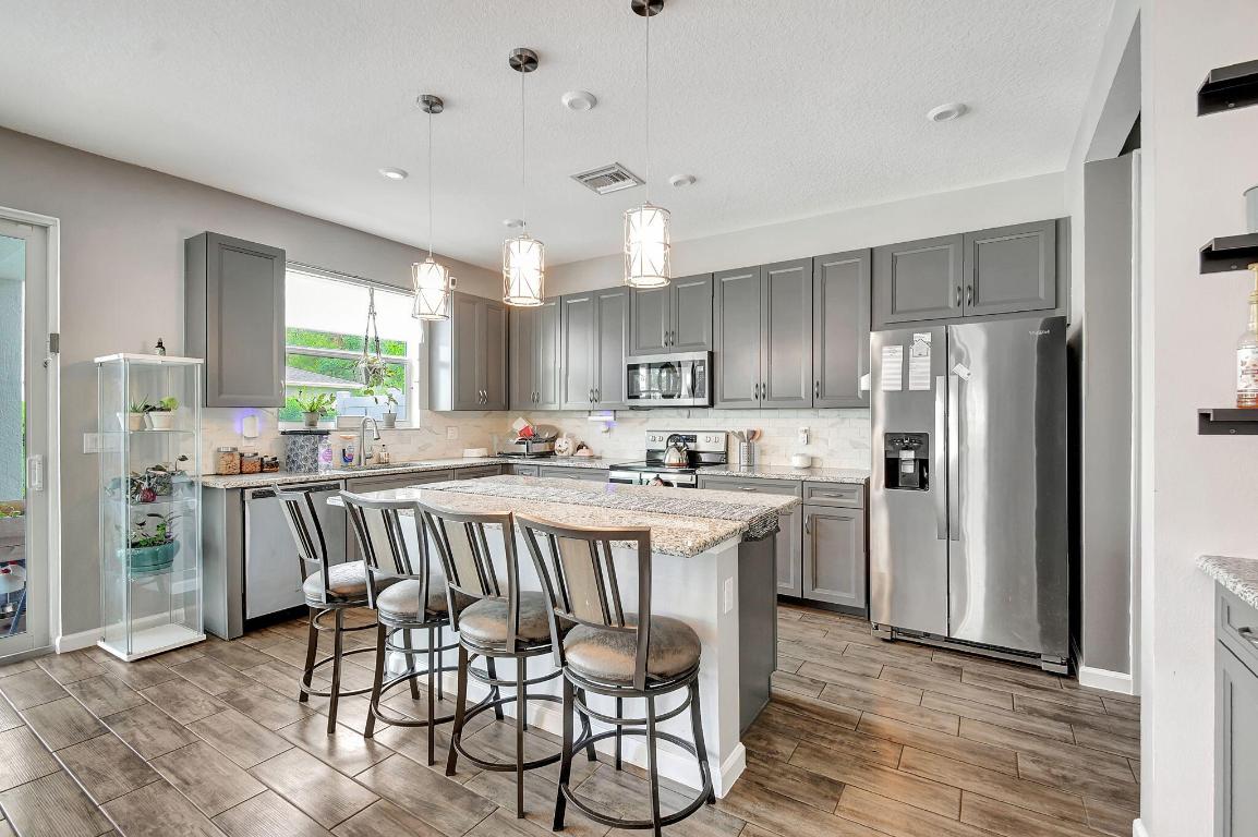 6631 Pointe Of Woods Drive