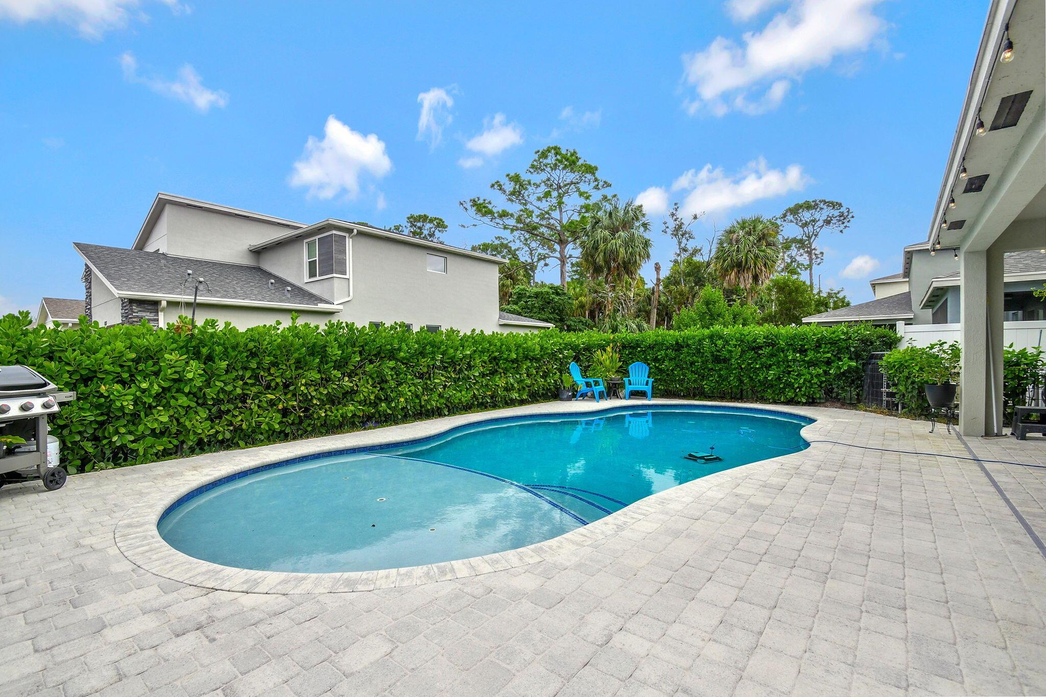 6631 Pointe Of Woods Drive