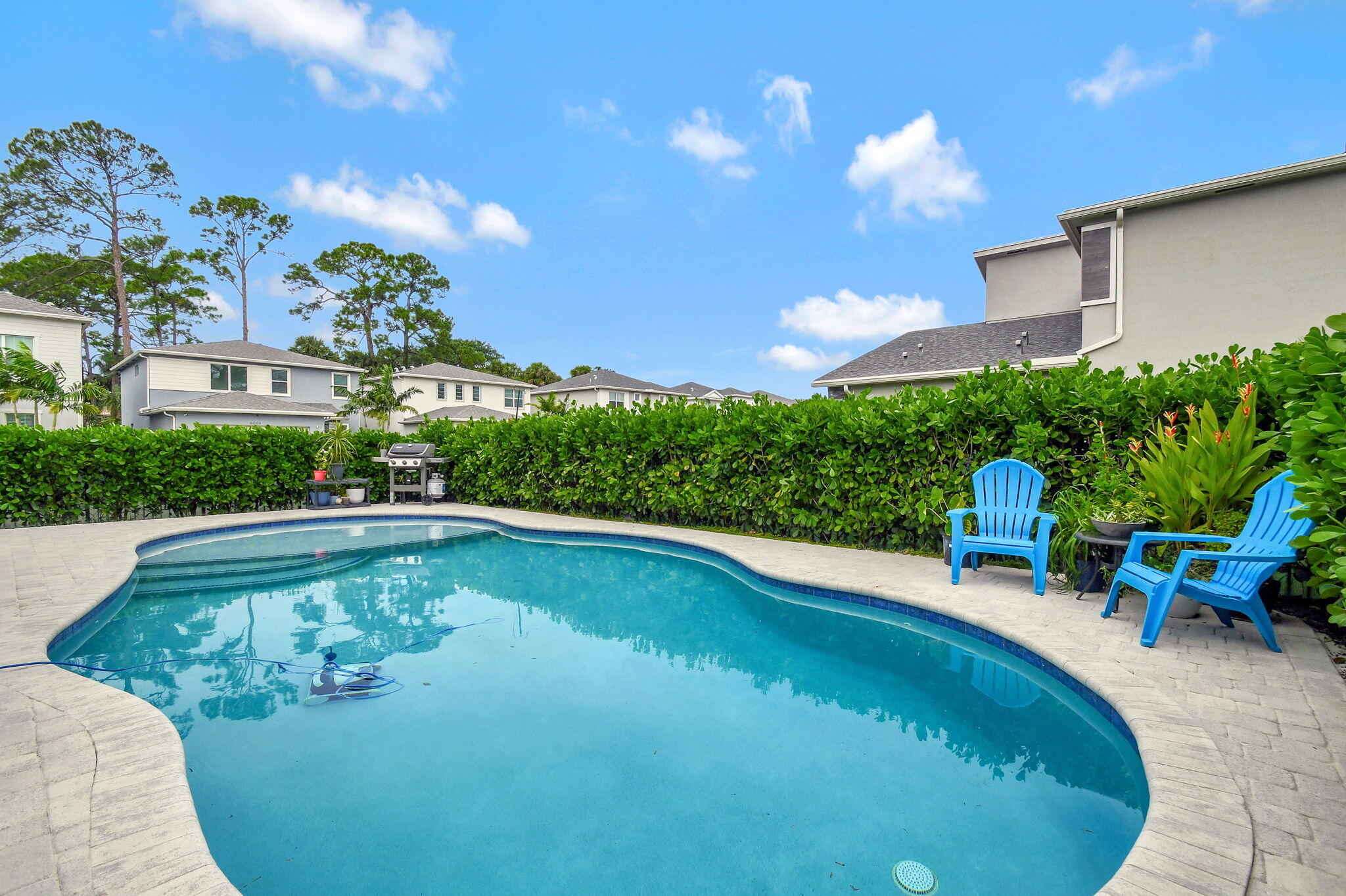 6631 Pointe Of Woods Drive