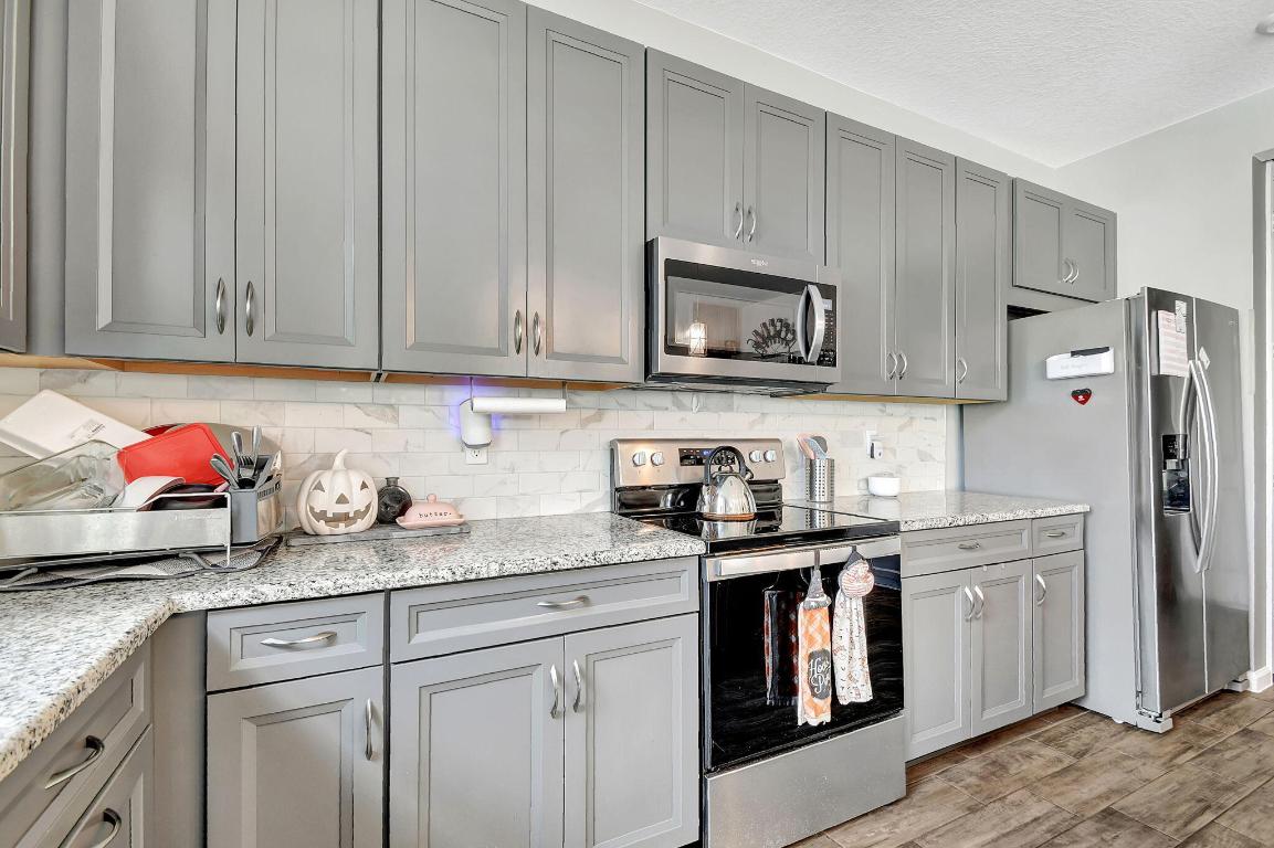 6631 Pointe Of Woods Drive