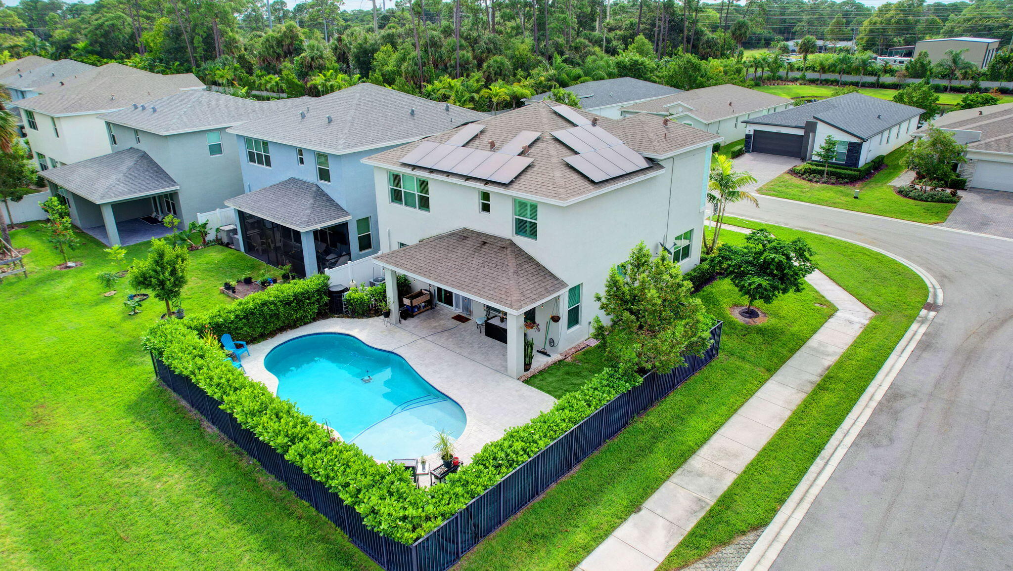 6631 Pointe Of Woods Drive
