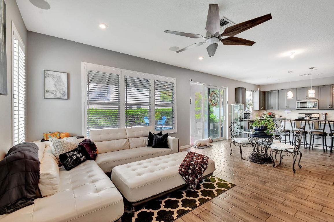 6631 Pointe Of Woods Drive