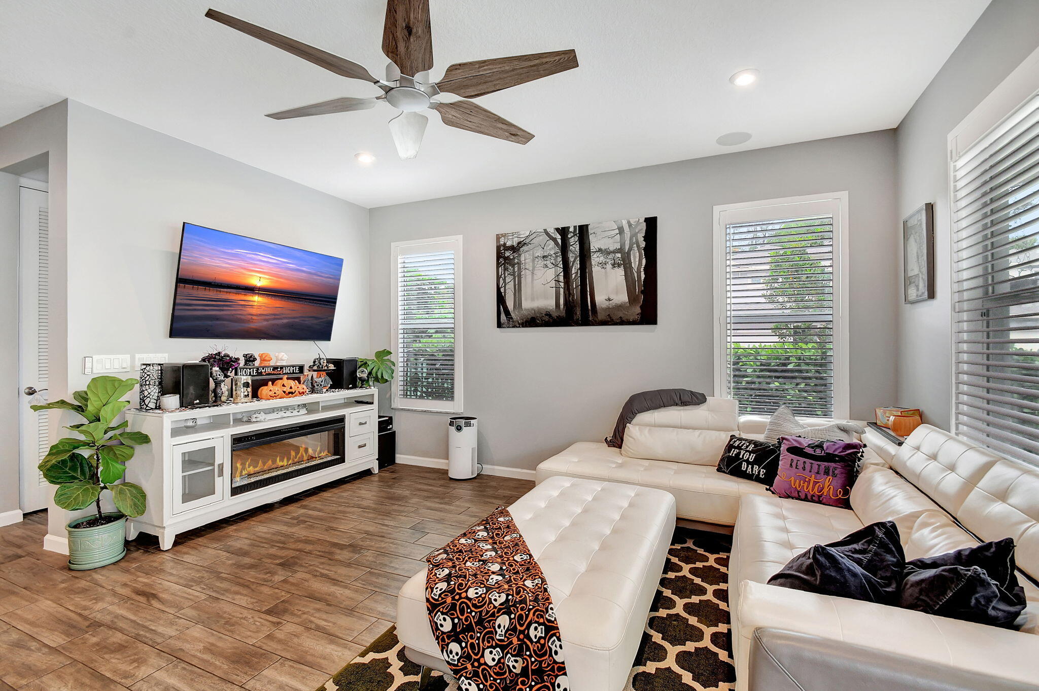 6631 Pointe Of Woods Drive