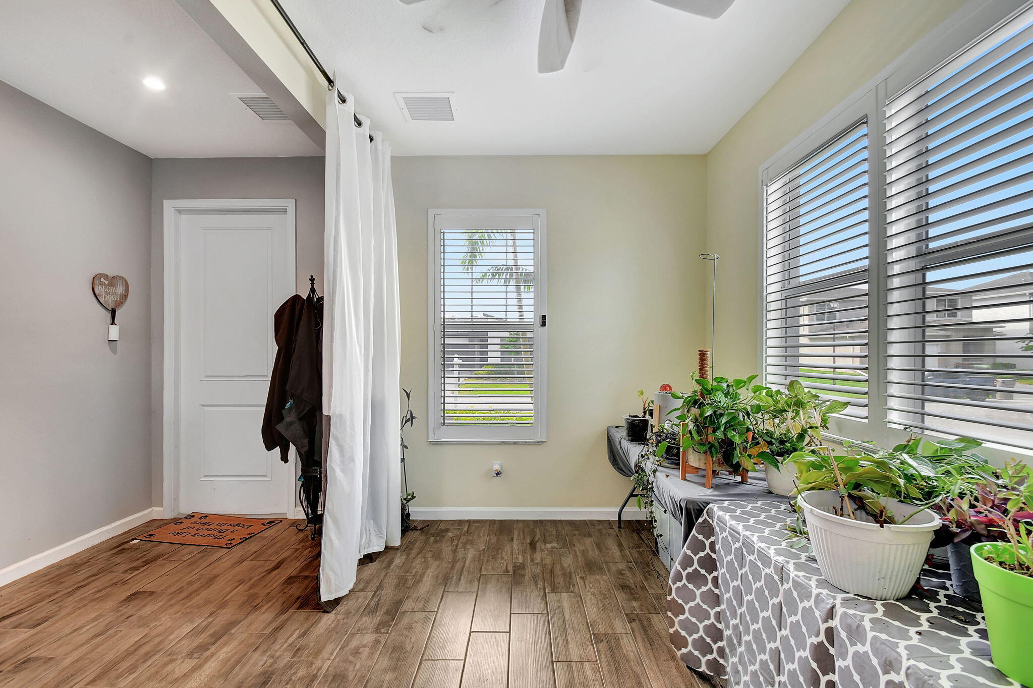 6631 Pointe Of Woods Drive