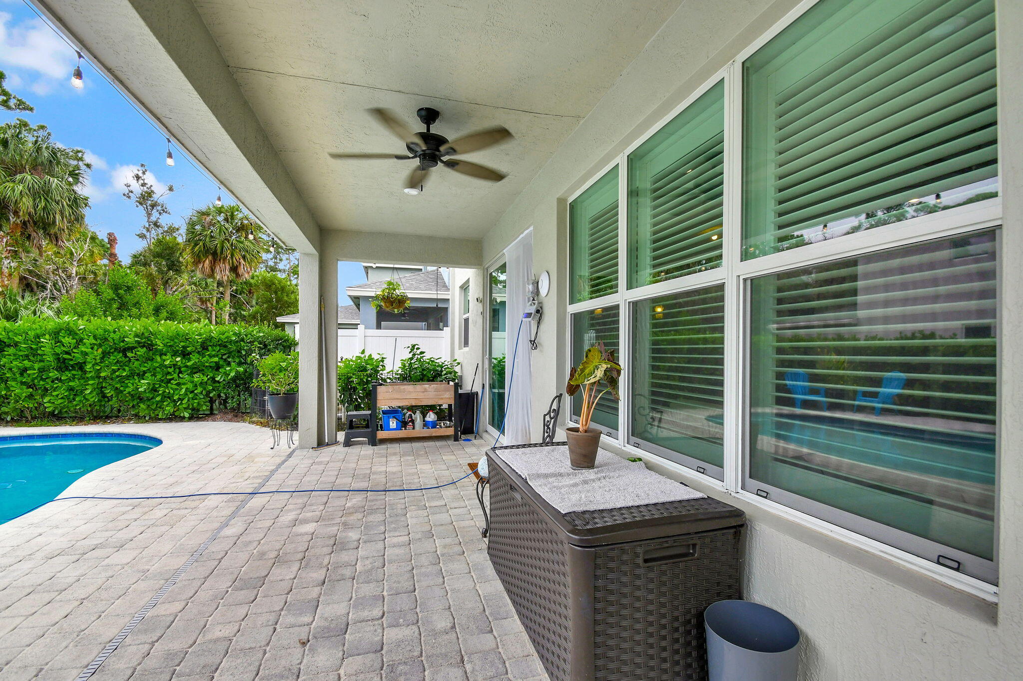 6631 Pointe Of Woods Drive