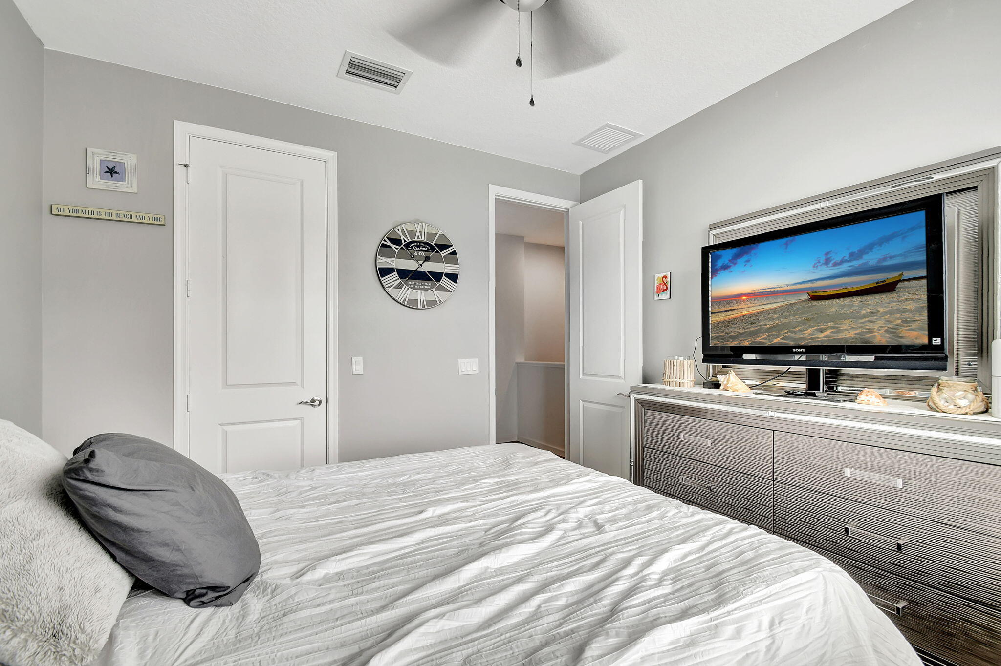 6631 Pointe Of Woods Drive