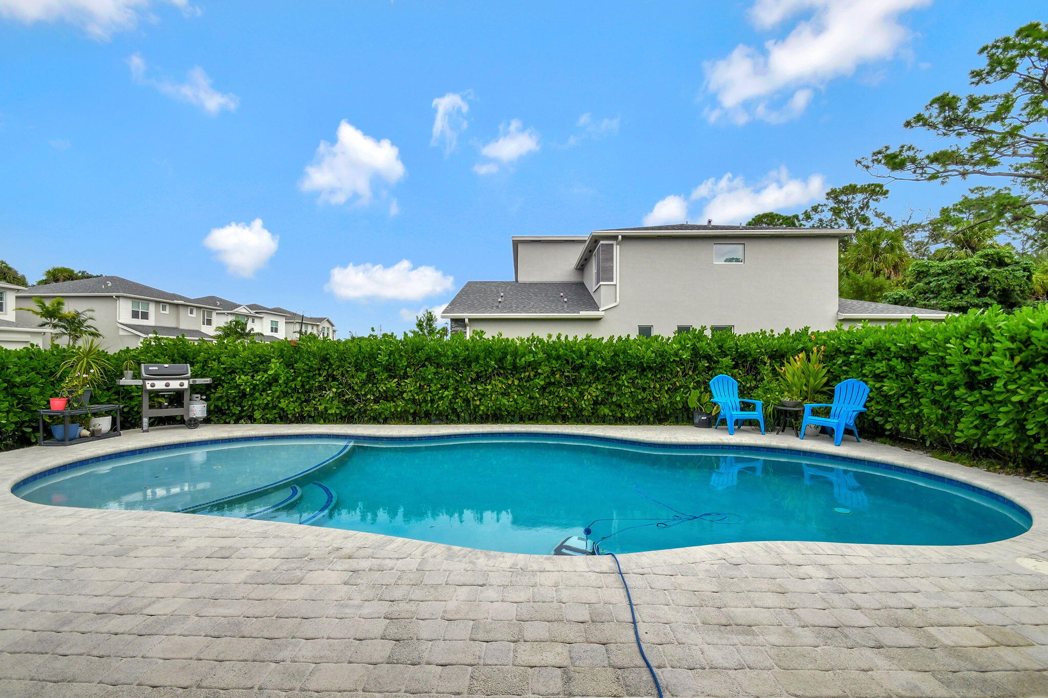 6631 Pointe Of Woods Drive