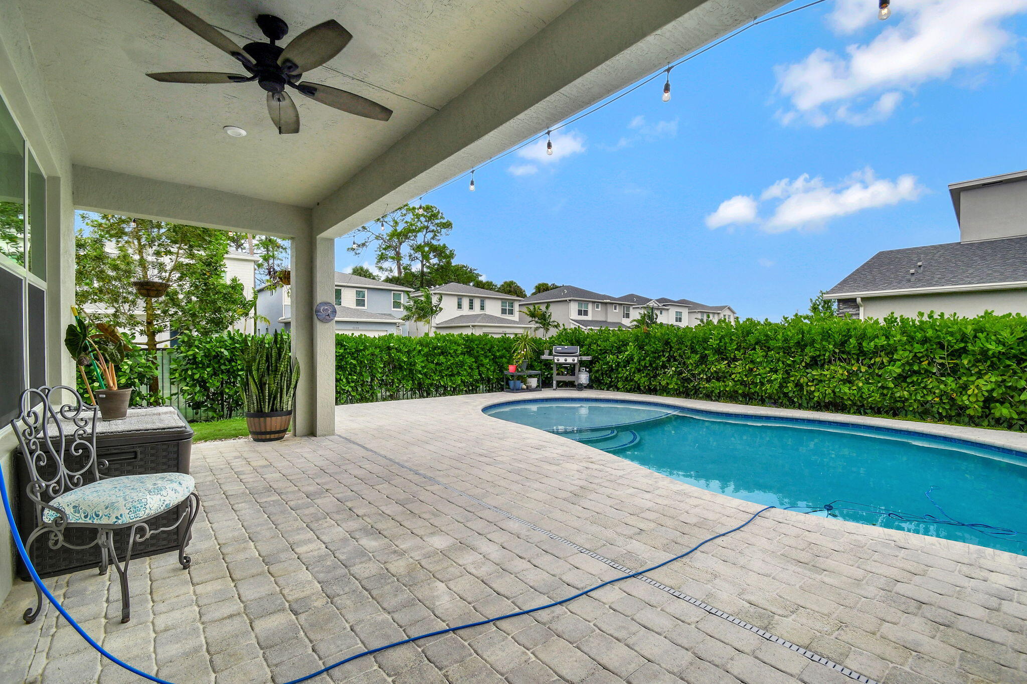 6631 Pointe Of Woods Drive