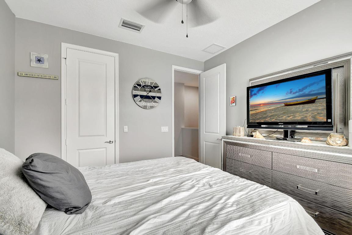 6631 Pointe Of Woods Drive