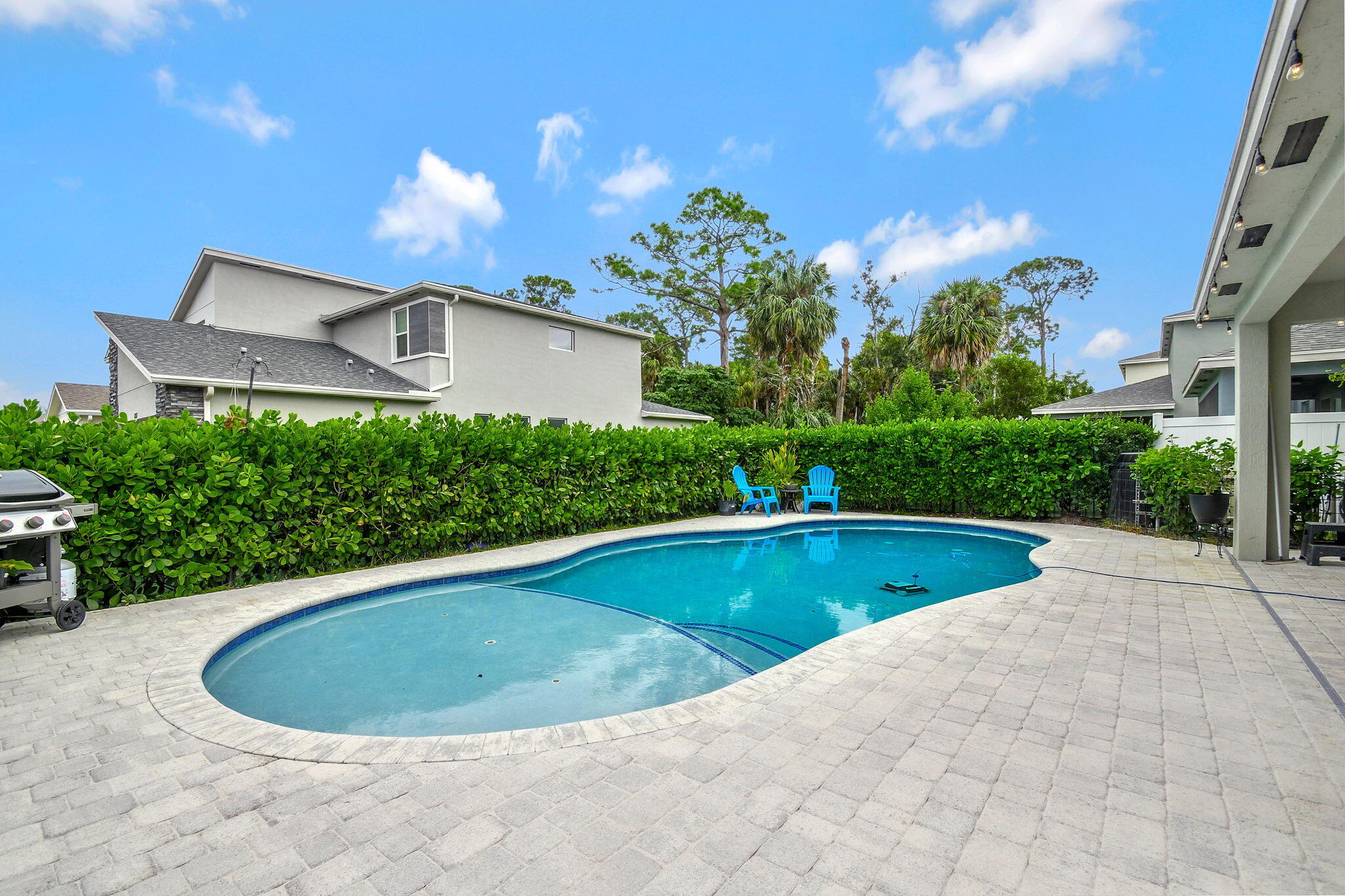 6631 Pointe Of Woods Drive