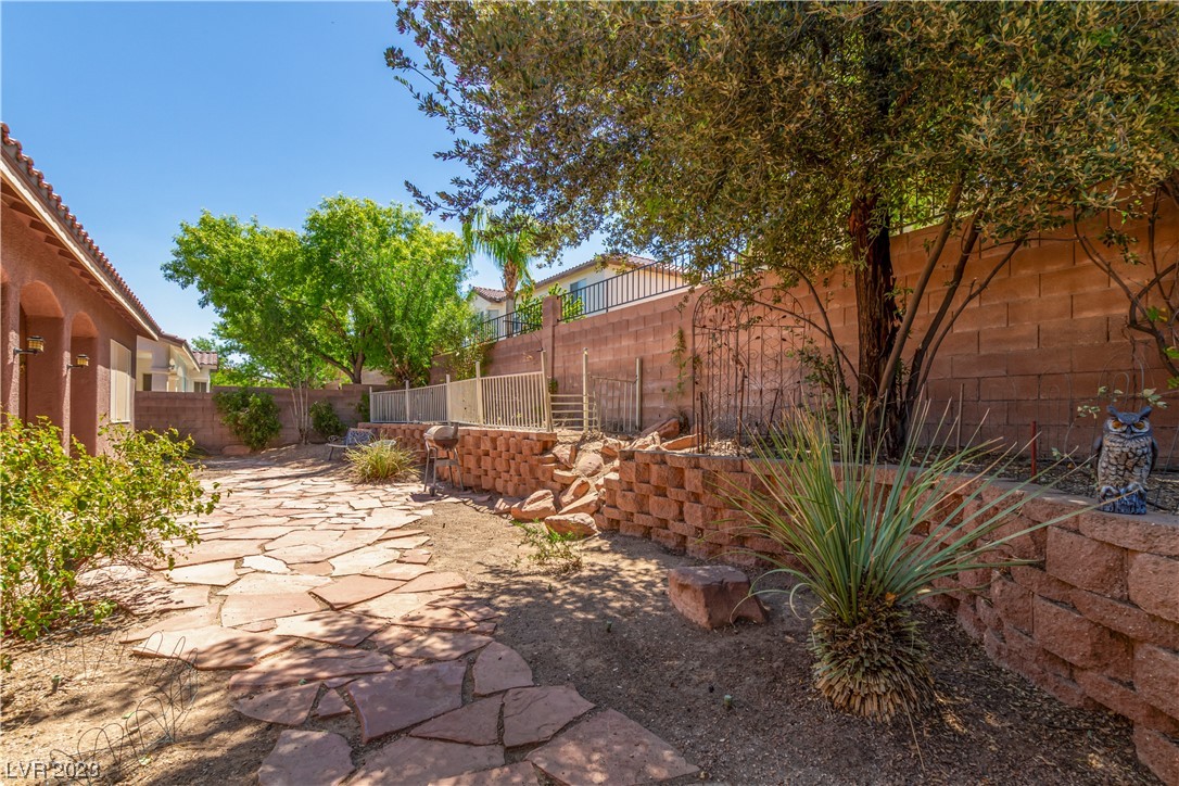 2727 Cool Lilac Avenue