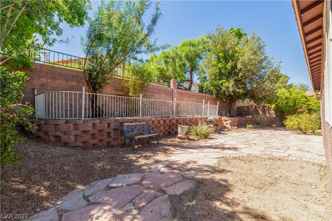 2727 Cool Lilac Avenue