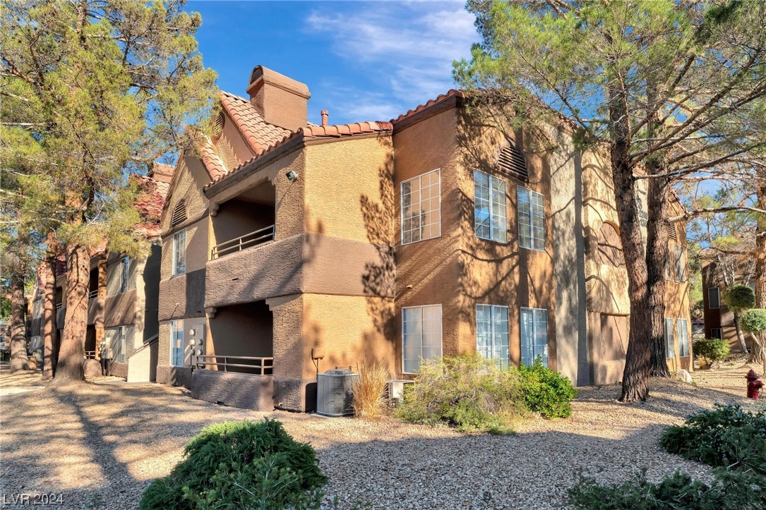 2200 South Fort Apache Road 2237