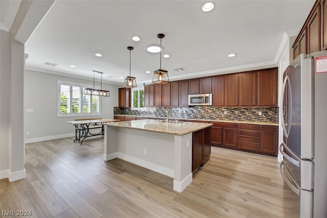 9729 Guiding Light Avenue