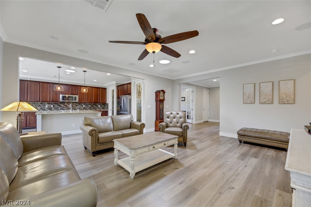 9729 Guiding Light Avenue