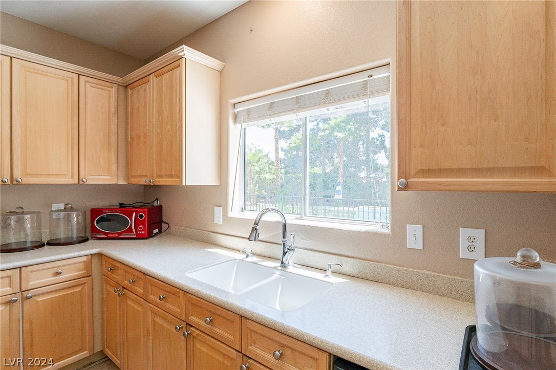 6513 West Tropical Parkway