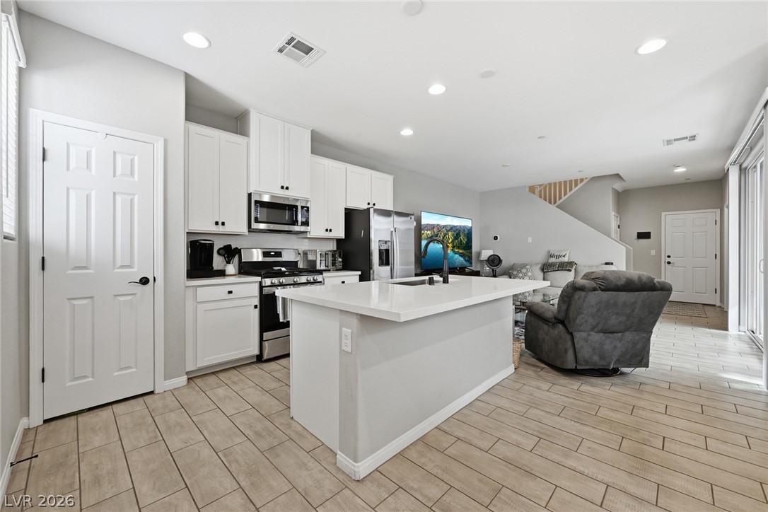 4562 Queens Hill Street