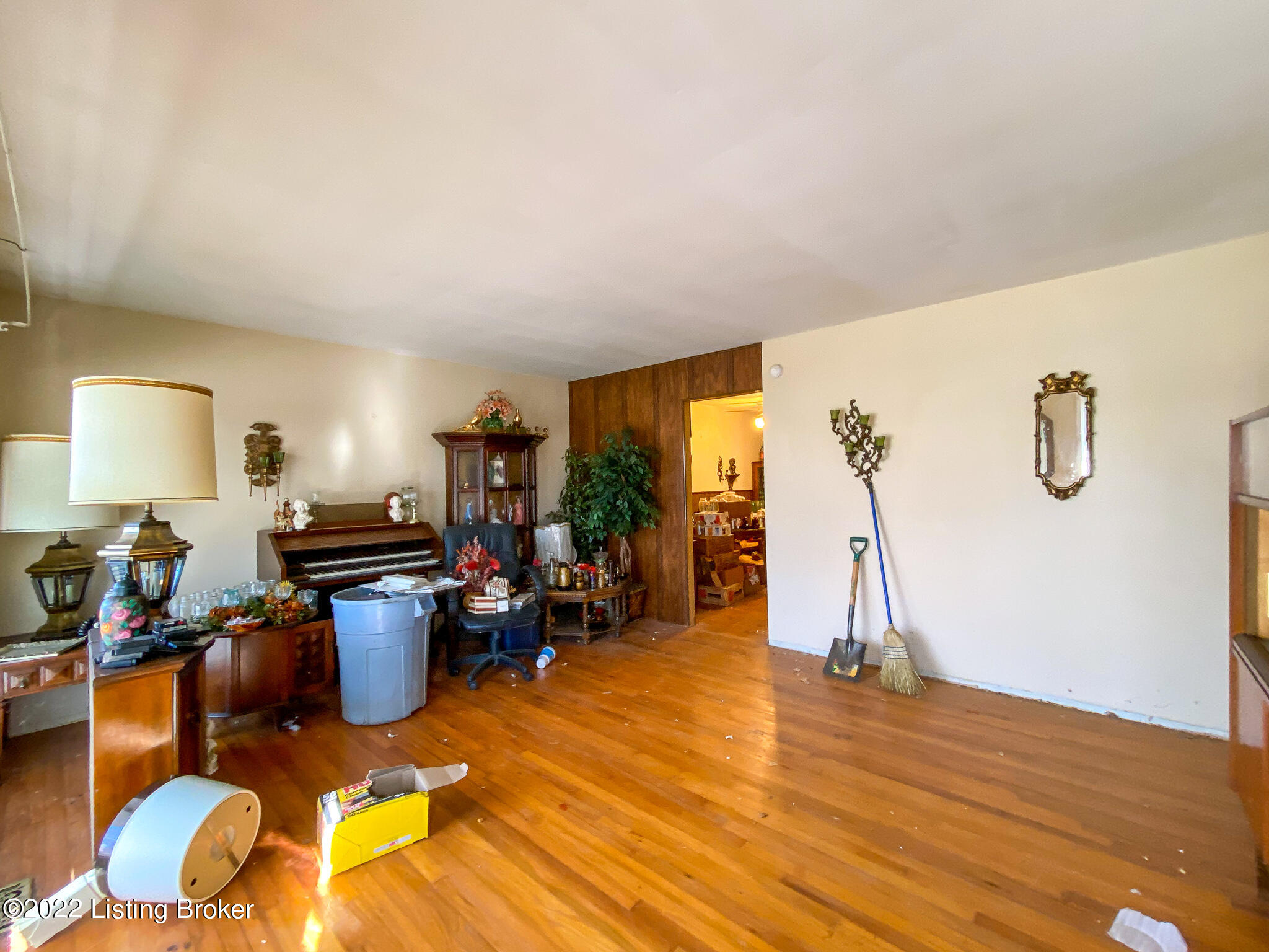 9805 Seville Dr